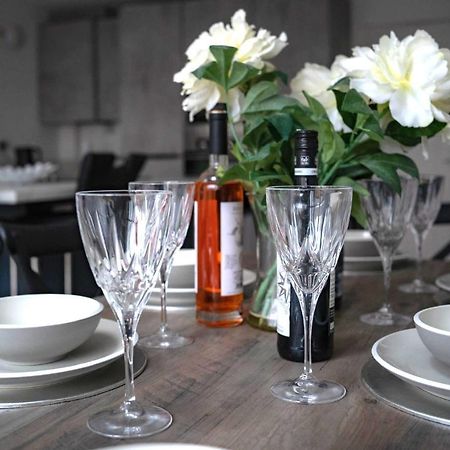 The Red House Modern Stylish Home From Home Walking Distance To Cardiff Bay And City Centre With Parking Ngoại thất bức ảnh