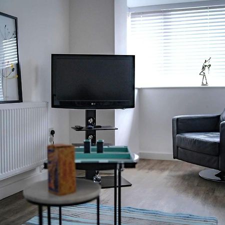 The Red House Modern Stylish Home From Home Walking Distance To Cardiff Bay And City Centre With Parking Ngoại thất bức ảnh