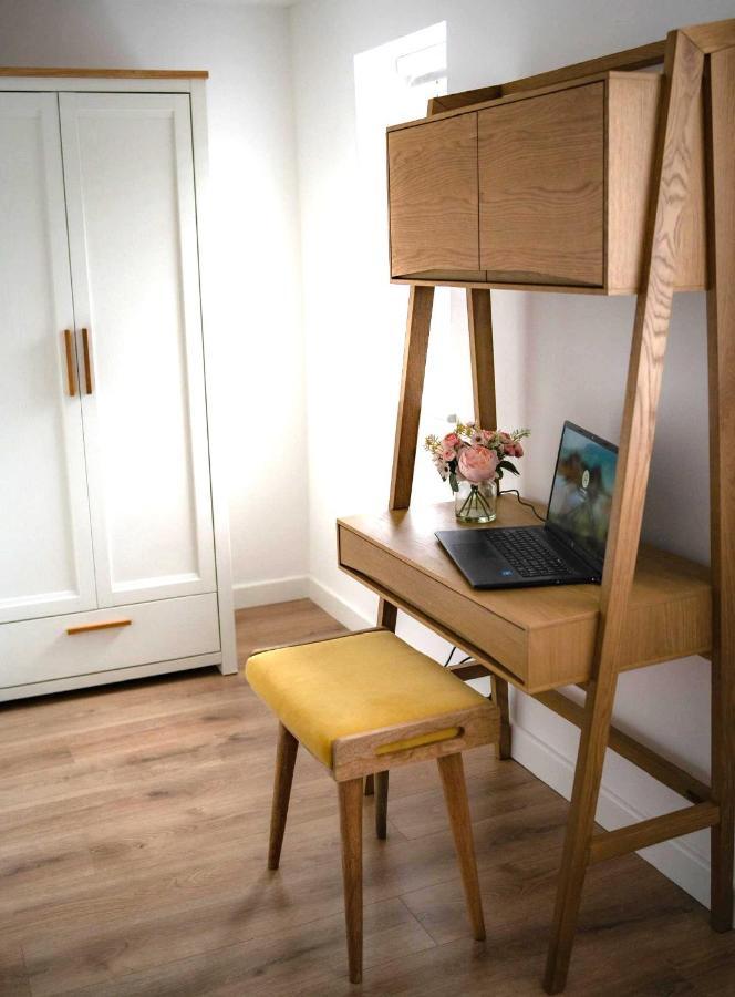 The Red House Modern Stylish Home From Home Walking Distance To Cardiff Bay And City Centre With Parking Ngoại thất bức ảnh