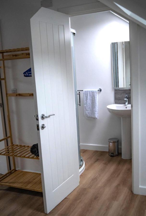 The Red House Modern Stylish Home From Home Walking Distance To Cardiff Bay And City Centre With Parking Ngoại thất bức ảnh