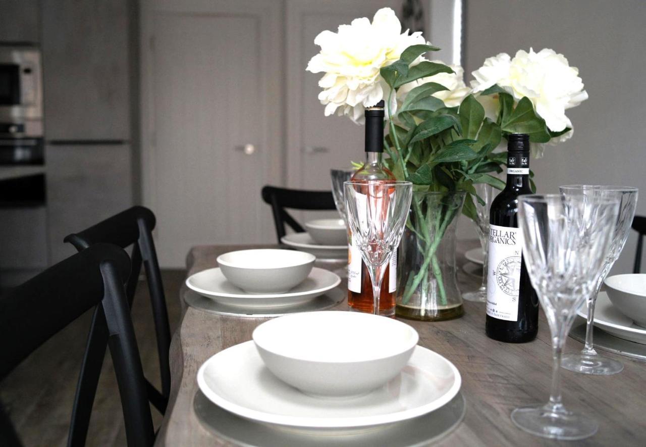 The Red House Modern Stylish Home From Home Walking Distance To Cardiff Bay And City Centre With Parking Ngoại thất bức ảnh